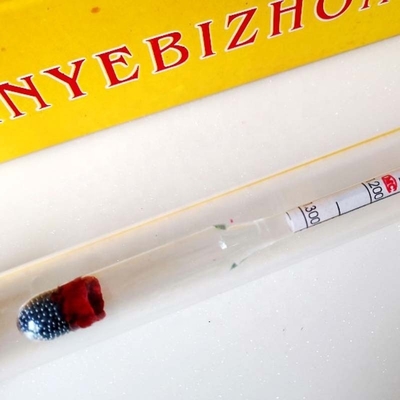 검은색과 빨간색 330mm/13&quot; 유리 고무 파이프 길이 산성 물 전해질의 신속한 검출을 위한 자동차 배터리 수소 측정기